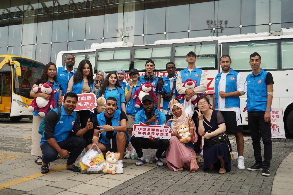 International students donated blood to celebrate the 20th World Blood Donor Day in China