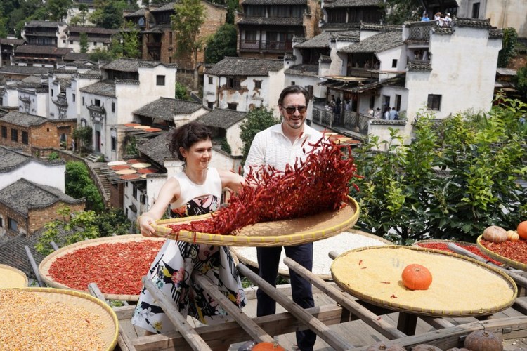 French expatriate enchanted by Chinese village trip