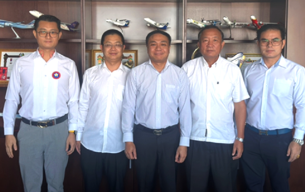 （老挝）老中企服拜会老挝航空公司