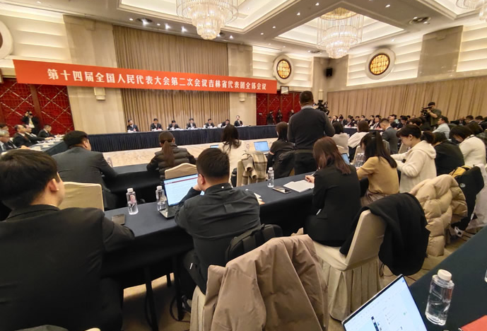 2024中国两会系列报道：两会记者采访白山市市长王雪峰