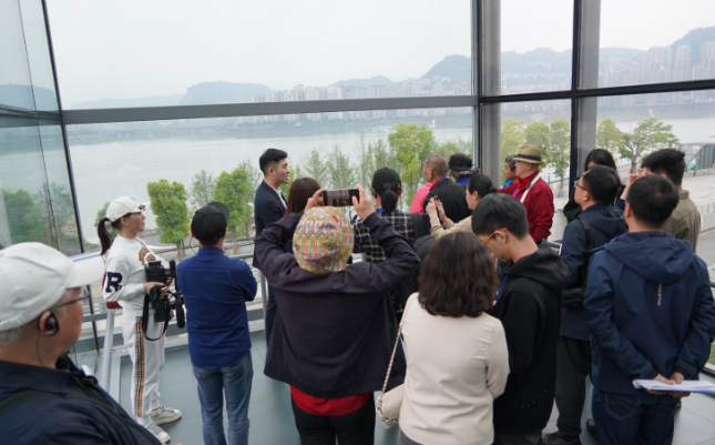 重庆万州三峡移民纪念馆深度触动海外华文媒体人：记录历史，珍惜当下